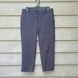 - Hilary Radley Geo Black/White Capris Size 4